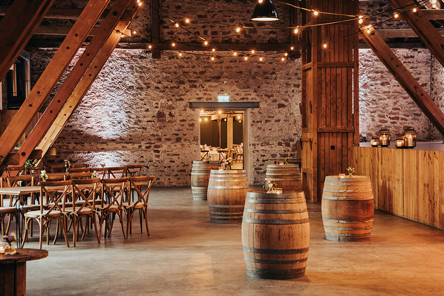 Großer Speicher mit Durchgang zum Galeriesaal