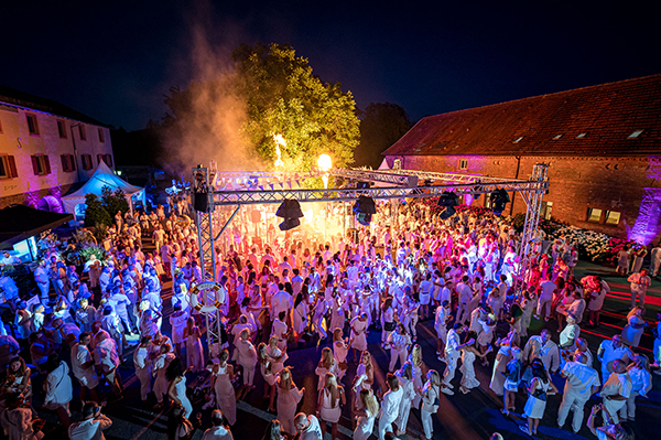 WHITE PARTY