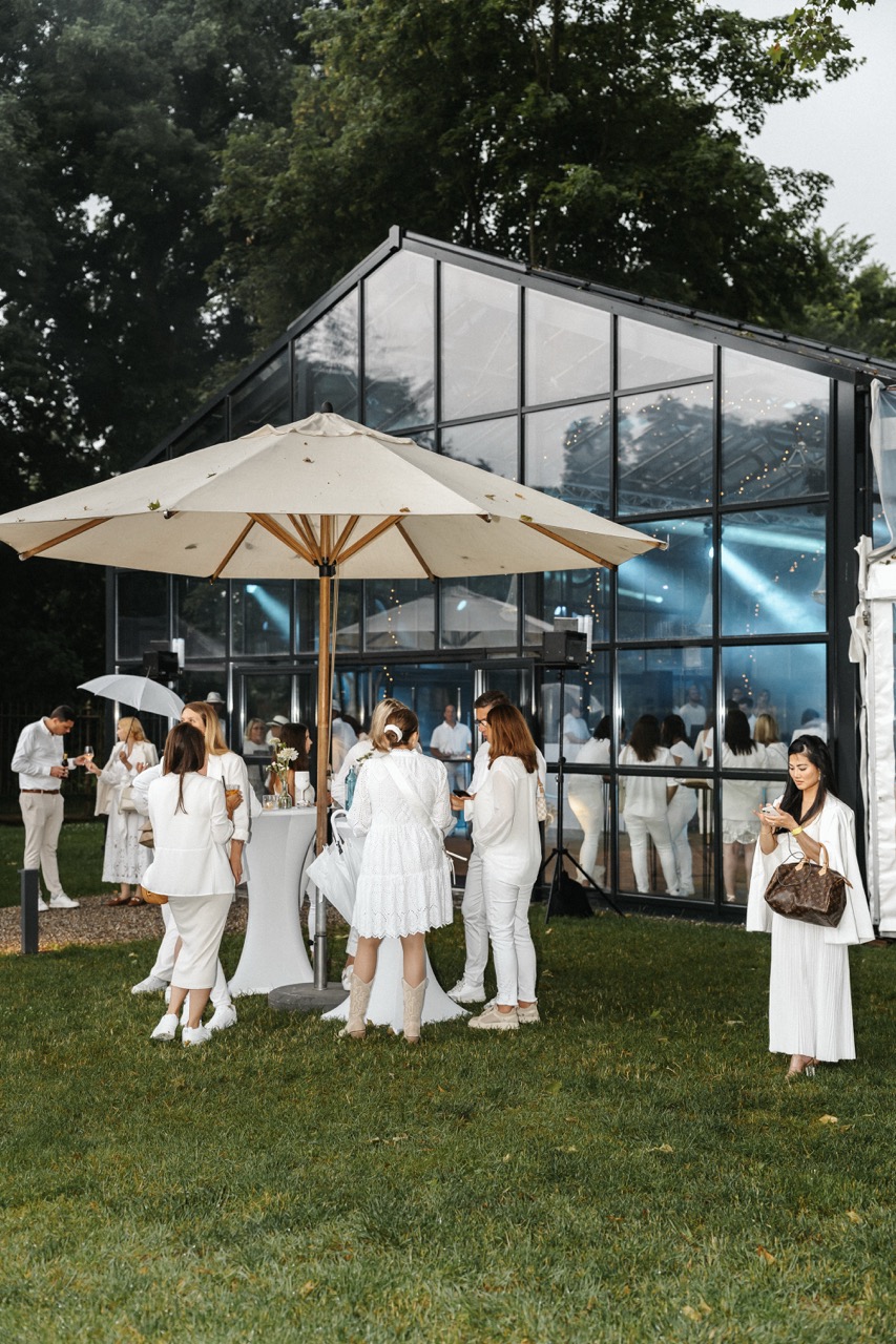 WHITE PARTY
