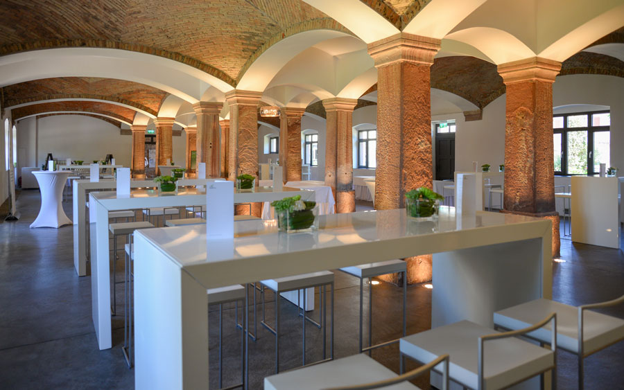 Brückentische im Carl Theodor Saal