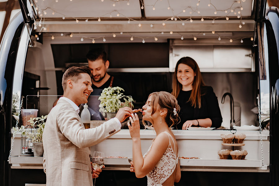 Food Truck im Innenhof