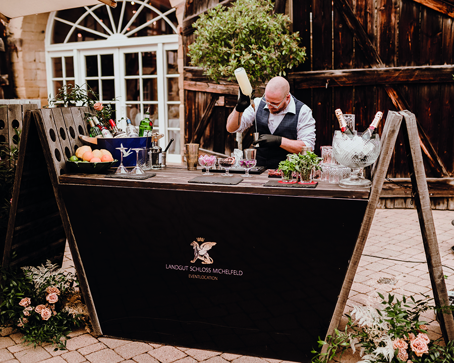 Cocktailbar im Innenhof