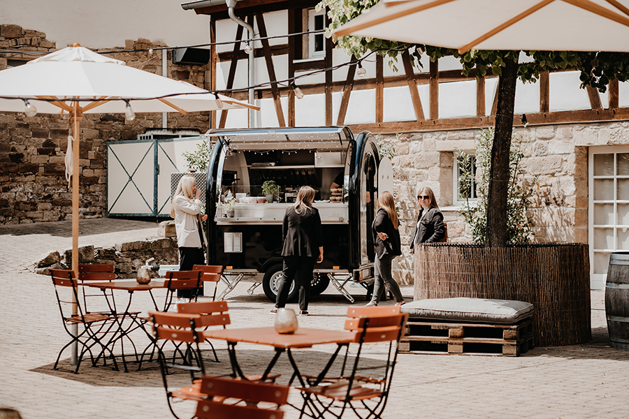 Food Truck im Innenhof