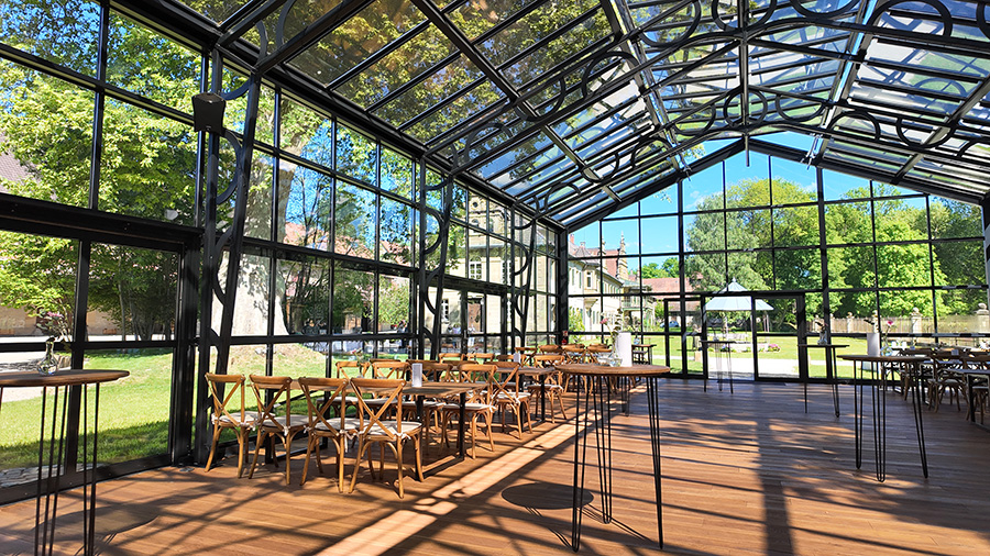 Die Orangerie bei Sonnenschein