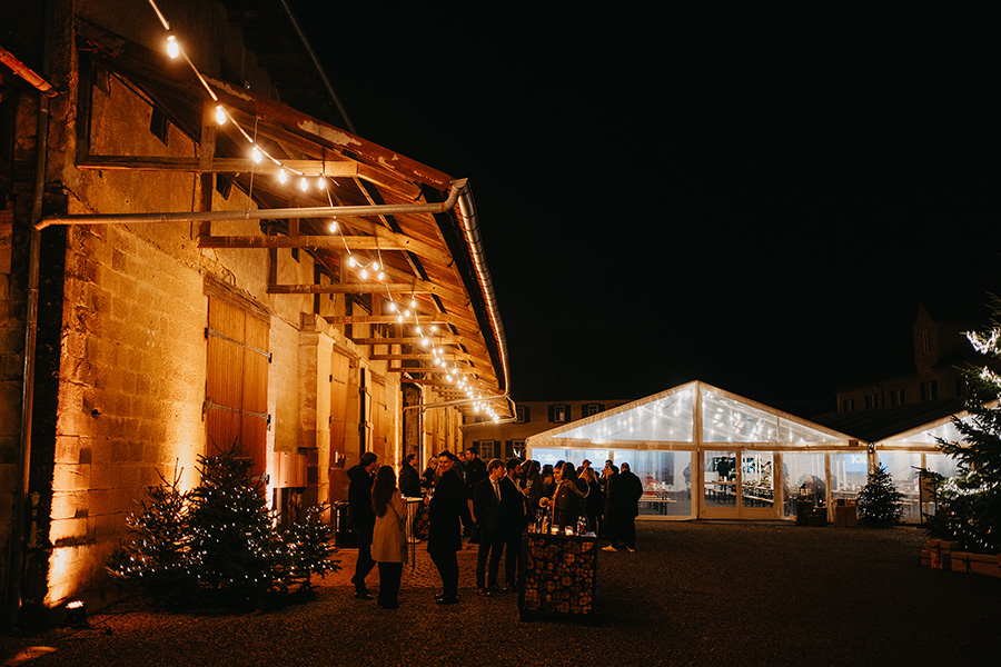 Mobile Eventbauten im Schlosshof für rund 500 Personen
